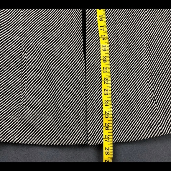 TAHARI Black & White Diagonal Stripe Wool Blend open front Blazer w Black Collar - Picture 8 of 9